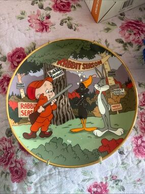 Warner Bros. Rabbit Season Collector Plate — Green, Orange, Red, Yellow